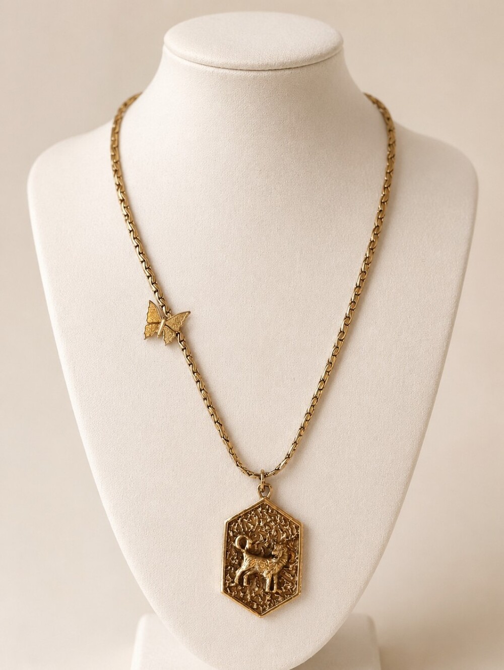 Rare Vintage Quiet Luxury Old Money Gold Tone Butterfly Medallion Necklace